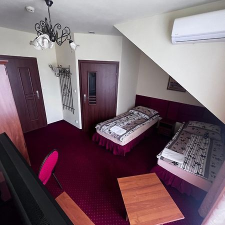 Zajazd Skorpion B&B Освенцим Экстерьер фото