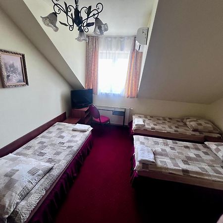 Zajazd Skorpion B&B Освенцим Экстерьер фото