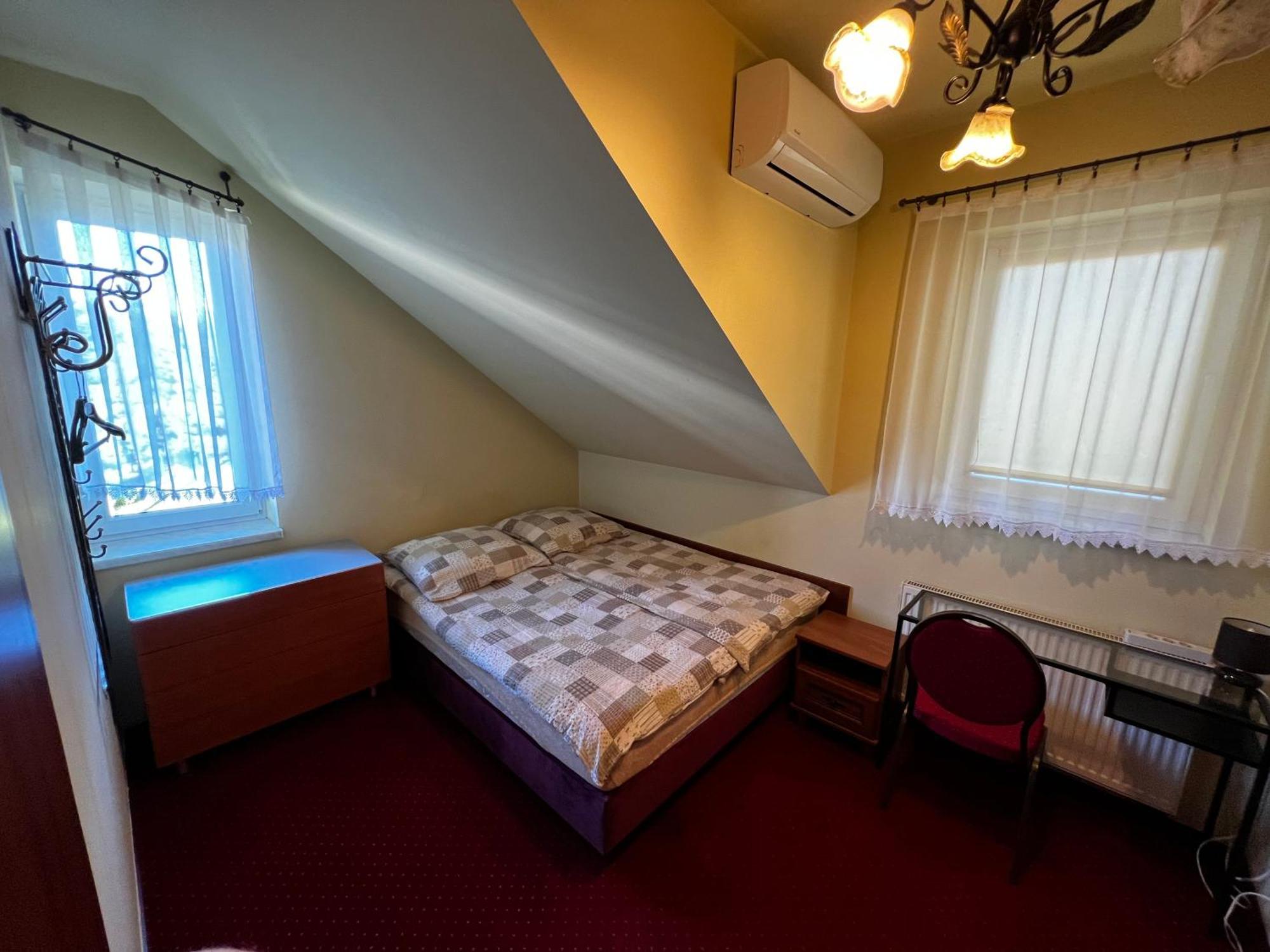 Zajazd Skorpion B&B Освенцим Экстерьер фото