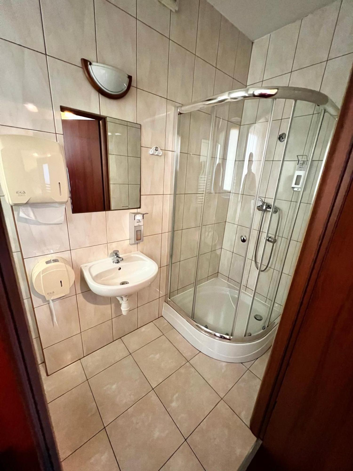 Zajazd Skorpion B&B Освенцим Экстерьер фото