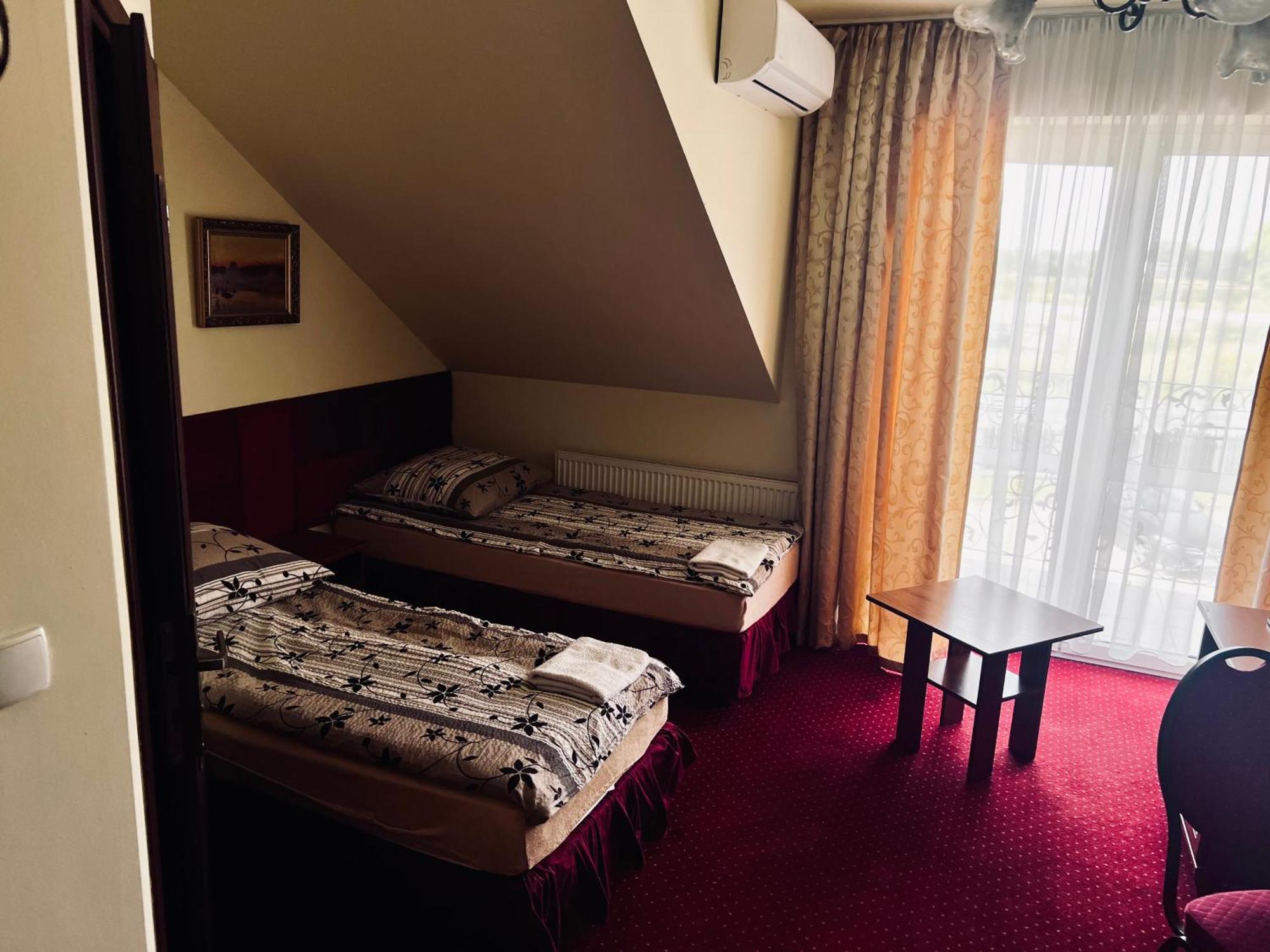 Zajazd Skorpion B&B Освенцим Экстерьер фото
