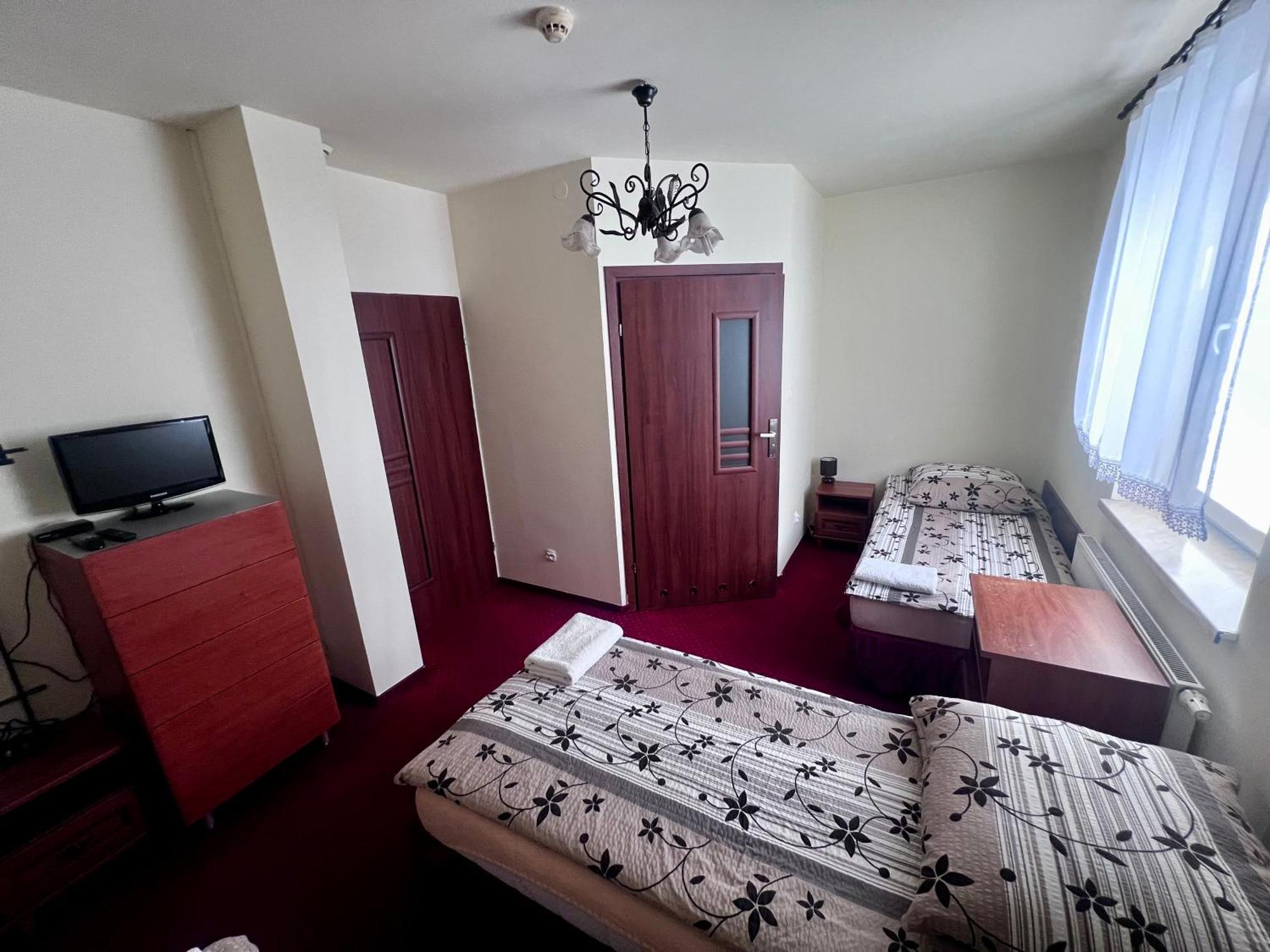 Zajazd Skorpion B&B Освенцим Экстерьер фото